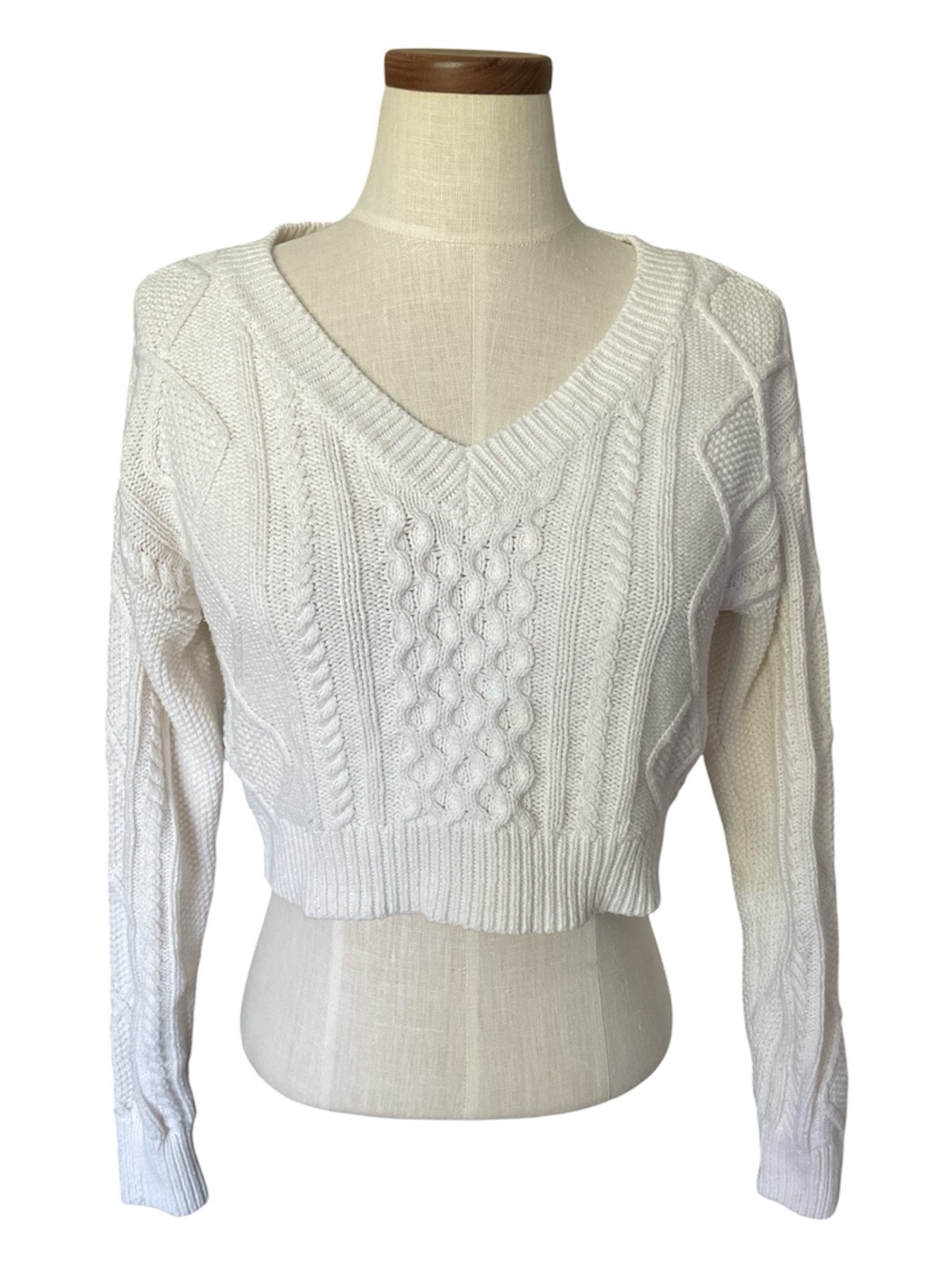 •V-Neck Cable Knit Cropped Sweater - White
